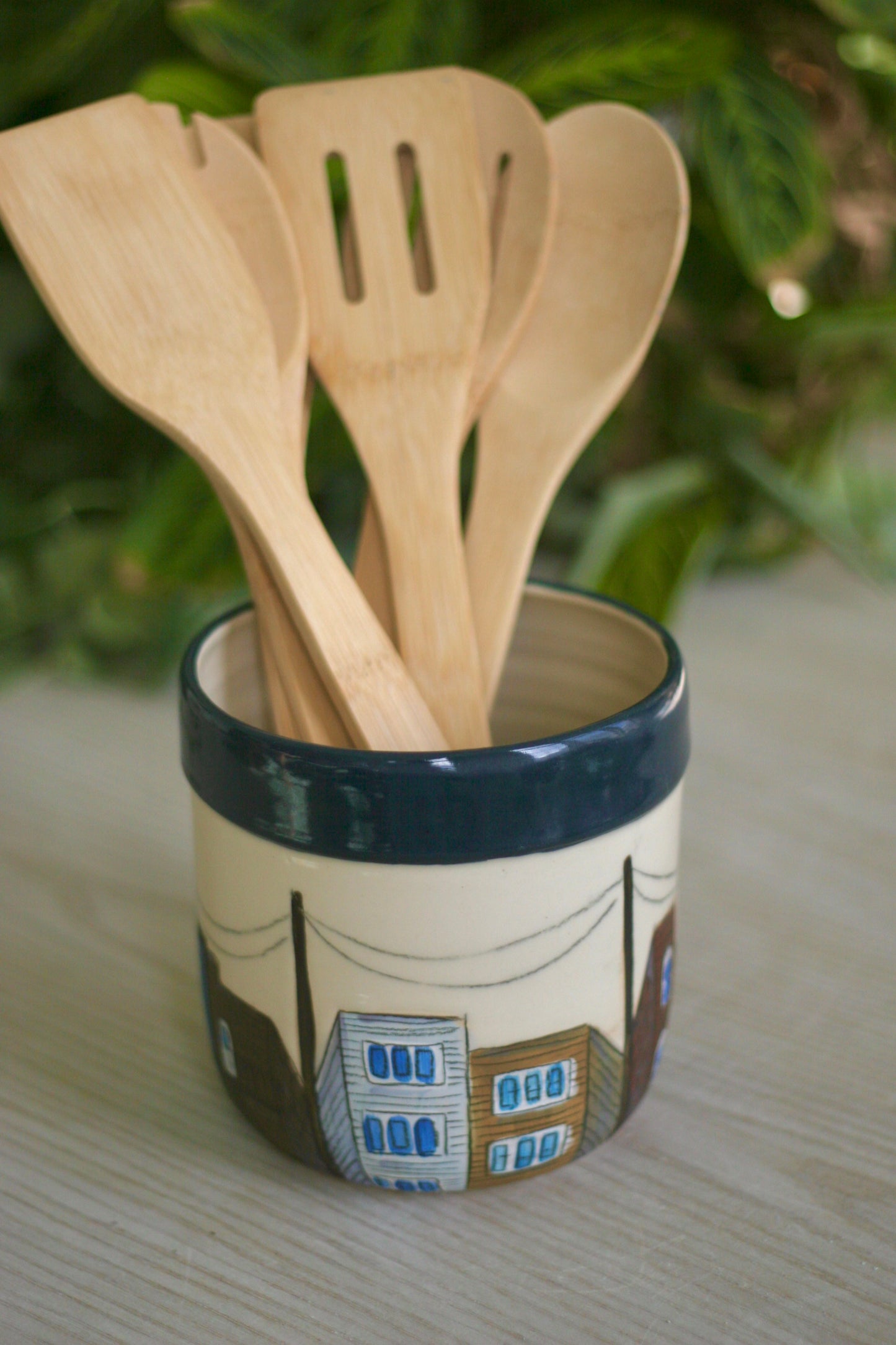 Alley Utensil Crock Blue Rim