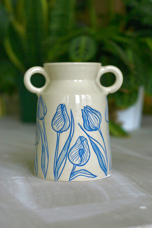 Tulip Vase ✶ 6.5 inch tall